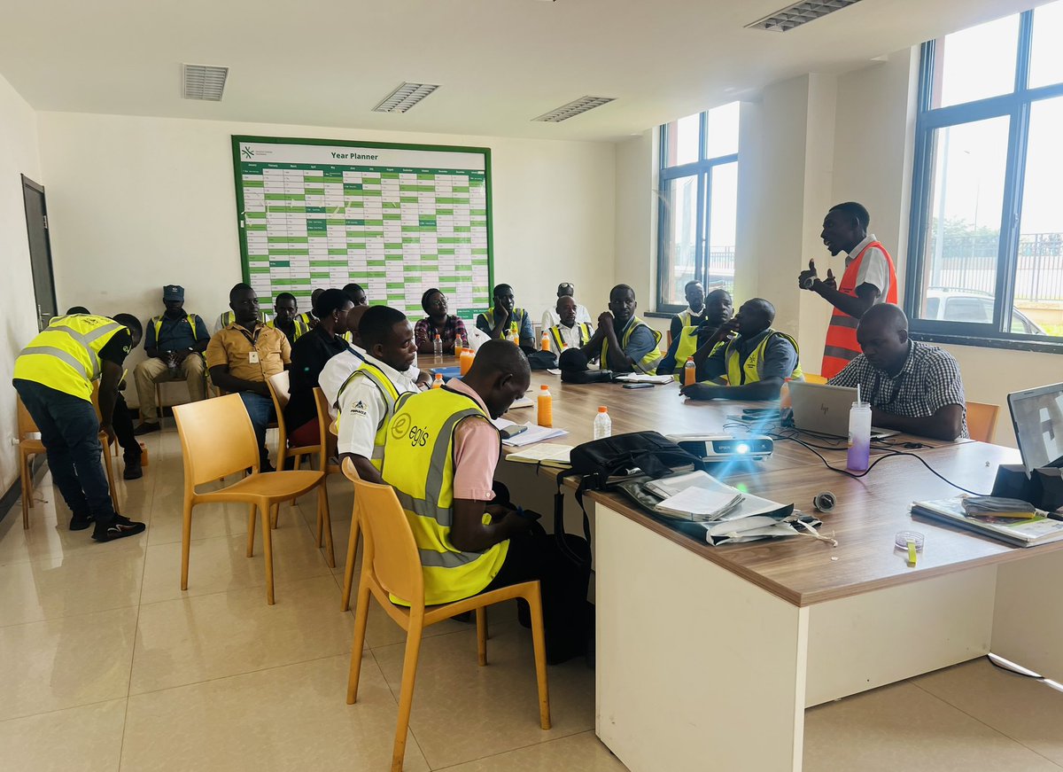 KEE_UG's tweet image. Day 2 of Defensive Driving Training is underway!
Our drivers are back in session, building sharper reflexes, stronger awareness and safer habits on the road. Every mile matters when safety leads the way
#KEEWORKS