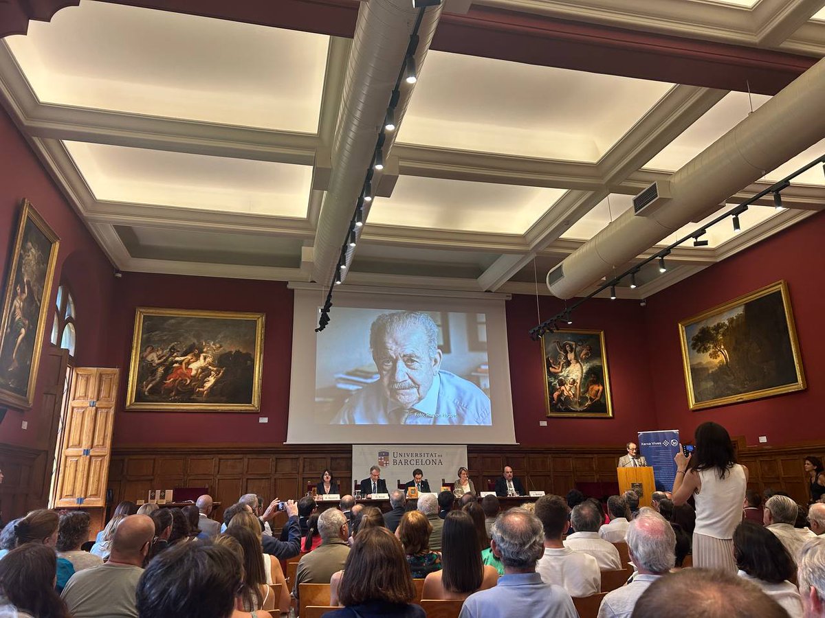 XavierAntich's tweet image. Potenciar, enxarxar i reconèixer el pensament i tasca del país. Gràcies @xarxavives per aquest homenatge al la Fàtima Bosch i especialment a l'Albert Jané, Premi d'Honor de les Lletres Catalanes i lingüista i escriptor imprescindible de l'imaginari col·lectiu català.