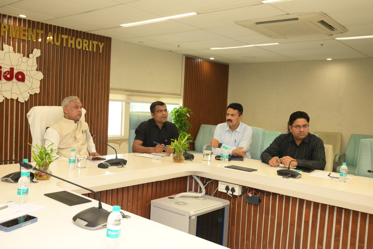 idaIndore22's tweet image. संभागायुक्त सह अध्यक्ष श्री दीपक सिंह एवं मुख्य कार्यपालिक  अधिकारी श्री आर.पी. अहिरवार की उपस्थिति में हुई समीक्षा बैठक में टाउन प्लानिंग, सीएम राइज स्कूल, फ्लायओवर व रालामंडल सौंदर्यीकरण जैसे प्रोजेक्ट्स की प्रगति की समीक्षा की गई। 

#IndoreDevelopment #SmartCityIndore #ida