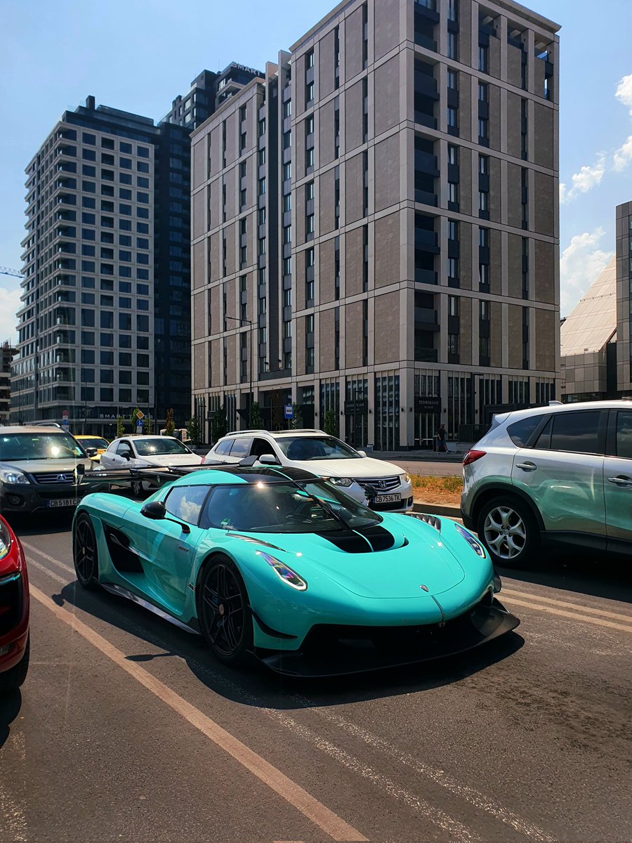 SlaviYT's tweet photo. Andrew Tate's Tiffany blue Koenigsegg Jesko in Bulgaria 🇧🇬🔥 https://t.co/PZR4dXo8Cx