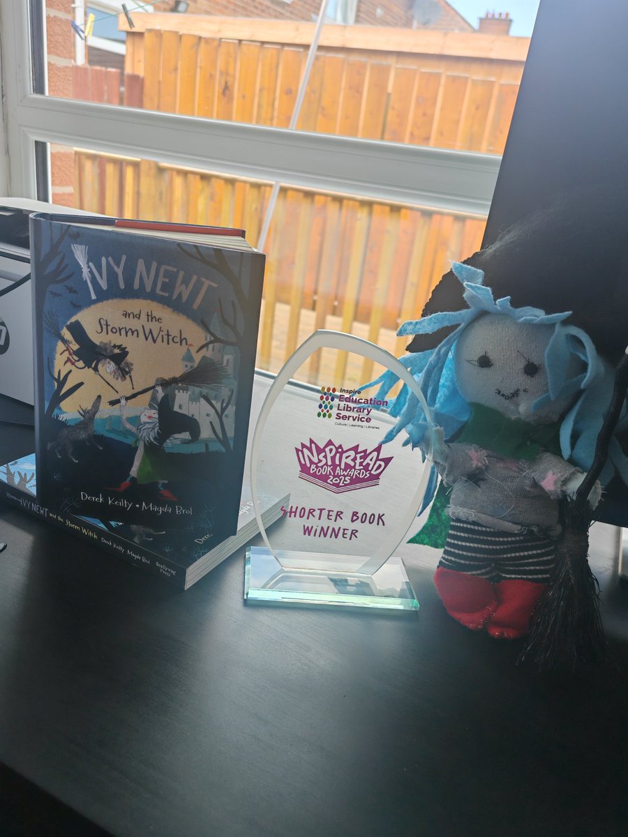 Derekkeilty's tweet image. I never really get any response on X but sure here goes..
Look what arrived on my birthday- my &apos;magical&apos; trophy for winning the 2025 InspiRead Award! 🧙🌟♥️ So thrilled!
#IvyNewtAndTheStormWitch 
@Scallywagpress 
@bouncemarketing