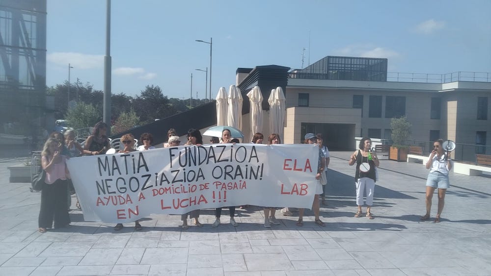 Lanuztea eta elkarretaratzea egin dituzte gaur Pasaiako etxez etxeko langileek.

oarsoaldea.hitza.eus/2025/07/17/pas…

#Pasaia