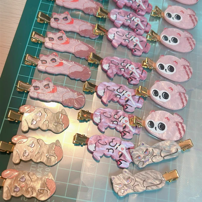 這次有參與台灣NiCE 南港展覽館這場!! 攤位在X12 新品是貓貓狗狗髮夾 還有mmzk的涼扇 夏天的好幫手們 如果來得及畫拍立得我就畫! 總之期待跟大家見面!!!