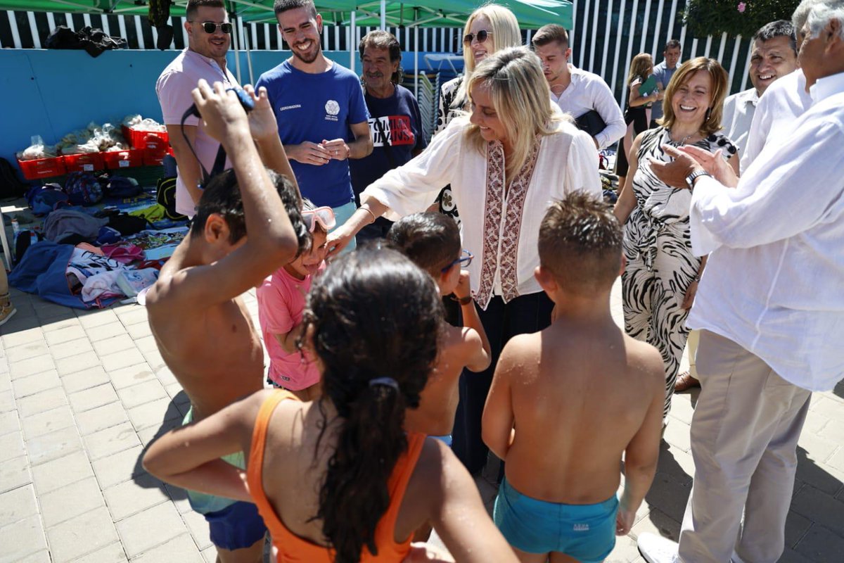 marifrangr's tweet image. 🏊Visitamos la Piscina municipal de Verano Almanjayar del #DistritoNorte, un oasis en nuestra ciudad, he saludado a los niños y niñas que participan la Escuela de Verano del distrito.
#CuidamosGranada💙
#Granada2031🗝️🇪🇺