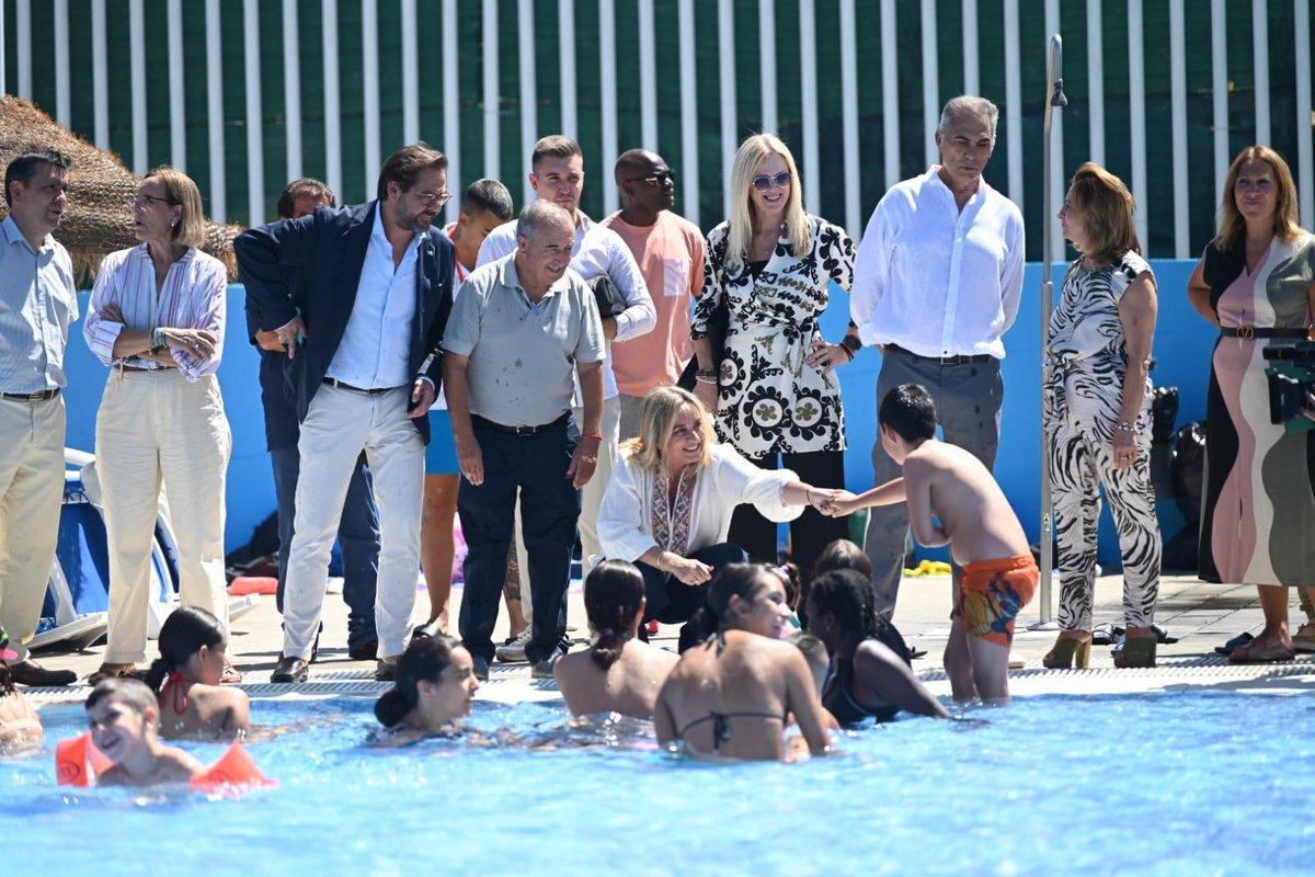 marifrangr's tweet image. 🏊Visitamos la Piscina municipal de Verano Almanjayar del #DistritoNorte, un oasis en nuestra ciudad, he saludado a los niños y niñas que participan la Escuela de Verano del distrito.
#CuidamosGranada💙
#Granada2031🗝️🇪🇺