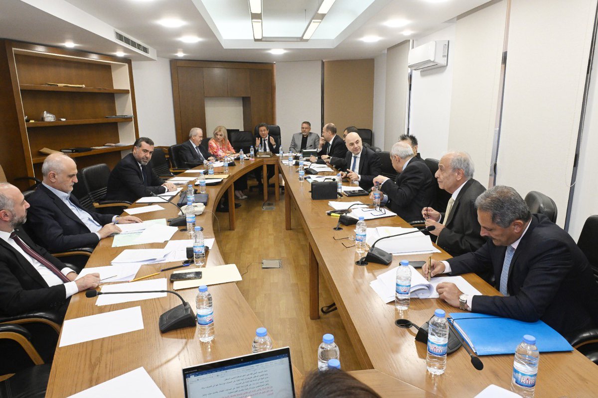 فرعية قانون المصارف تنهي عملها الأسبوع المقبل وقد انجزت اليوم المواد المتعلقة بالهيئة المصرفية العليا ولجنة الرقابة وتمثيل المودعين بلجان التصفية وكنعان يؤكد وجوب تلازم تنفيذ قانون اصلاح المصارف وقانون استرداد الودائع المطلوب إحالته من الحكومة #كنعان #المصارف #المودعين