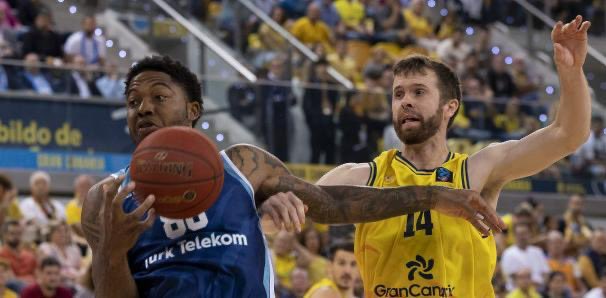 ‼️ Explicat <a href="/EsportsRAC1/">Esports RAC1</a> 

👉🏻 El <a href="/BasquetGirona/">Bàsquet Girona</a> negocia la incorporació de l’aler-pivot JOHN SHURNA

👉🏻 Això sí, NO és l’única opció de Shurna i l’operació encara NO està tancada

👉🏻 El nord-americà ha jugat els sis últims anys al GranCa

#brac1