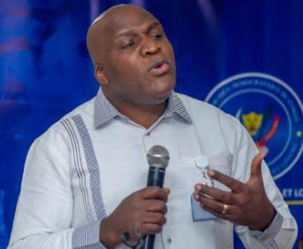 Alfrednisation1's tweet image. Cher #DG Kitenge/#CHUR,ce n&apos;est pas aux #Médecins de vous rappeler l&apos;article 16 de la loi 81-003,qui fixe la période probatoire (stage intégré à la carrière) à 3 mois pour les agents d&apos;exécution et 6 mois pour les agents de collaboration.Au delà,l&apos;agent doit être....