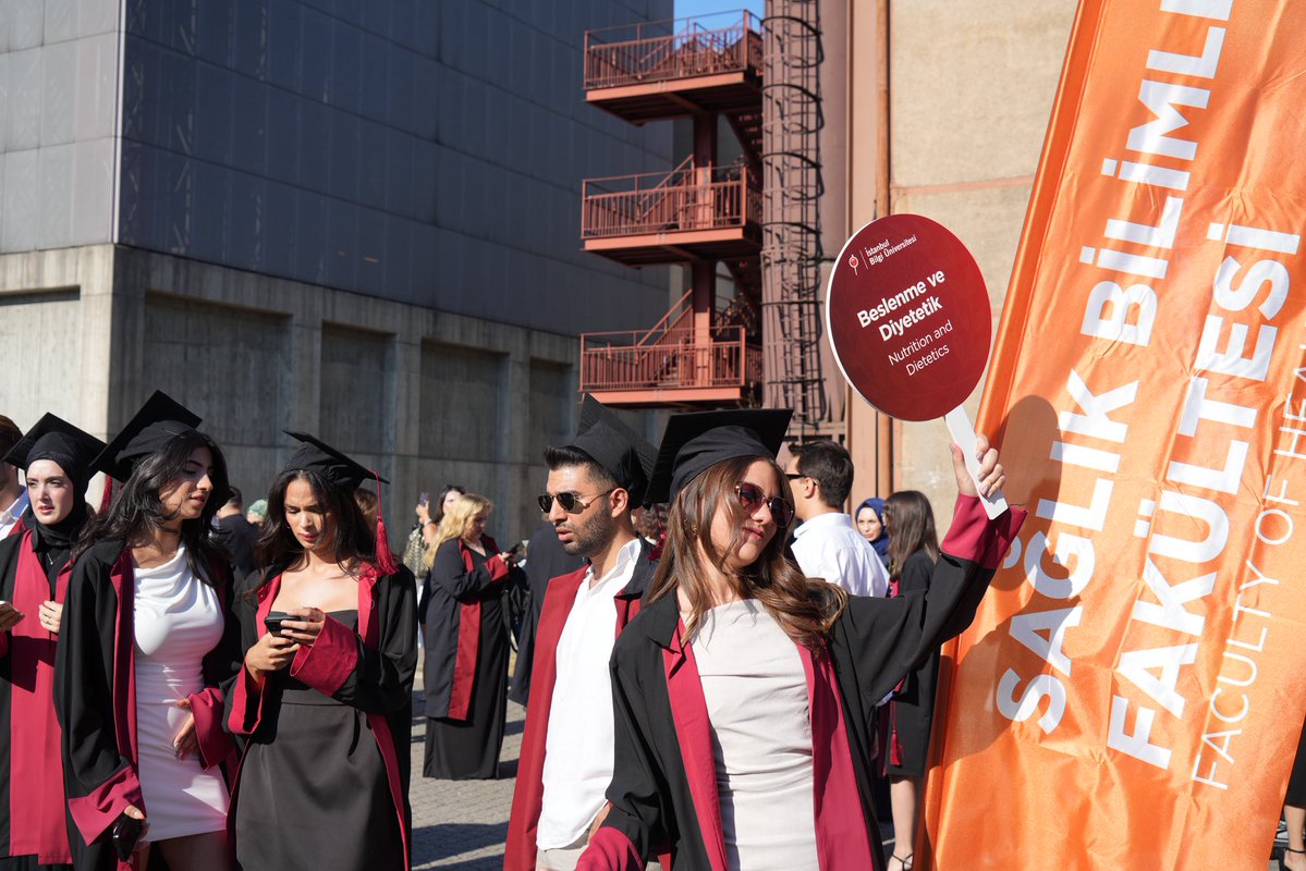 BiLGiOfficial's tweet image. Mezuniyetlerimizin ilk gününü Sağlık Bilimleri Fakültesi ve Sağlık Hizmetleri Meslek Yüksekokulu ile tamamladık🎓. Mutluluk, heyecan ve duygu dolu bir günü geride bıraktık. Mezunlarımıza başarılar diliyor yanlarında olmaktan mutluluk duyuyoruz.🎉
We've wrapped up the first day…