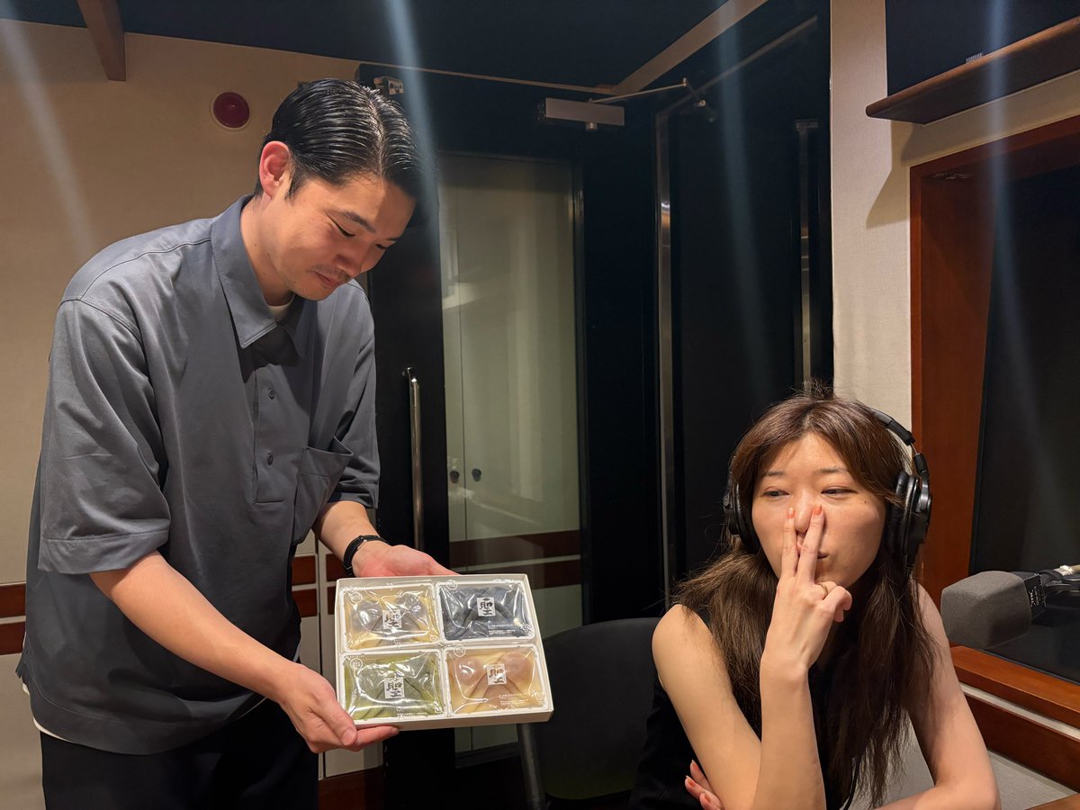fmrohee's tweet image. #TOKYOFM #喋るズ
#エフエムロヒー ☾⋆·̩͙⑅*
また来週木曜20時にお会いしましょう!👋🏻
🔻radikoタイムフリー機能🎧
▶️radiko.jp/share/?sid=FMT…
🔻メッセージ✉️
▶️tfm.co.jp/f/fmrohee/mess…
🔻#ヒコロヒー さんからいただいた京都のおみやげ「八ッ橋」(とてもおいしかったです🤤)