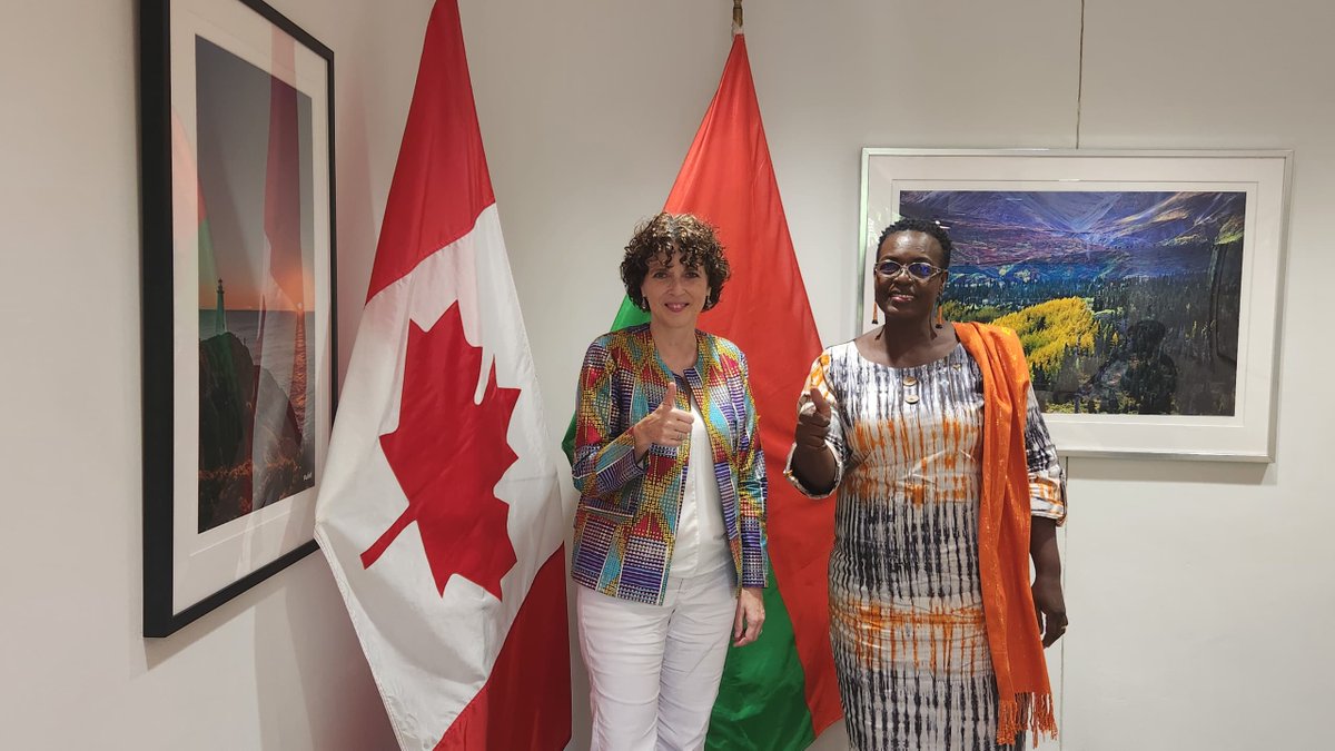 AmbCanBFA's tweet image. La Présidente de la Commission nationale des droits humains 🇧🇫, Lauréate Prix Femme de courage 🇺🇸, a eu une inspirante discussion avec l'Ambassadrice🇨🇦
Les #droitshumains, c'est aussi #santé #éducation #Emploi décent, lutte contre #VBG, #leadershipféminin ... soutenus par Canada!