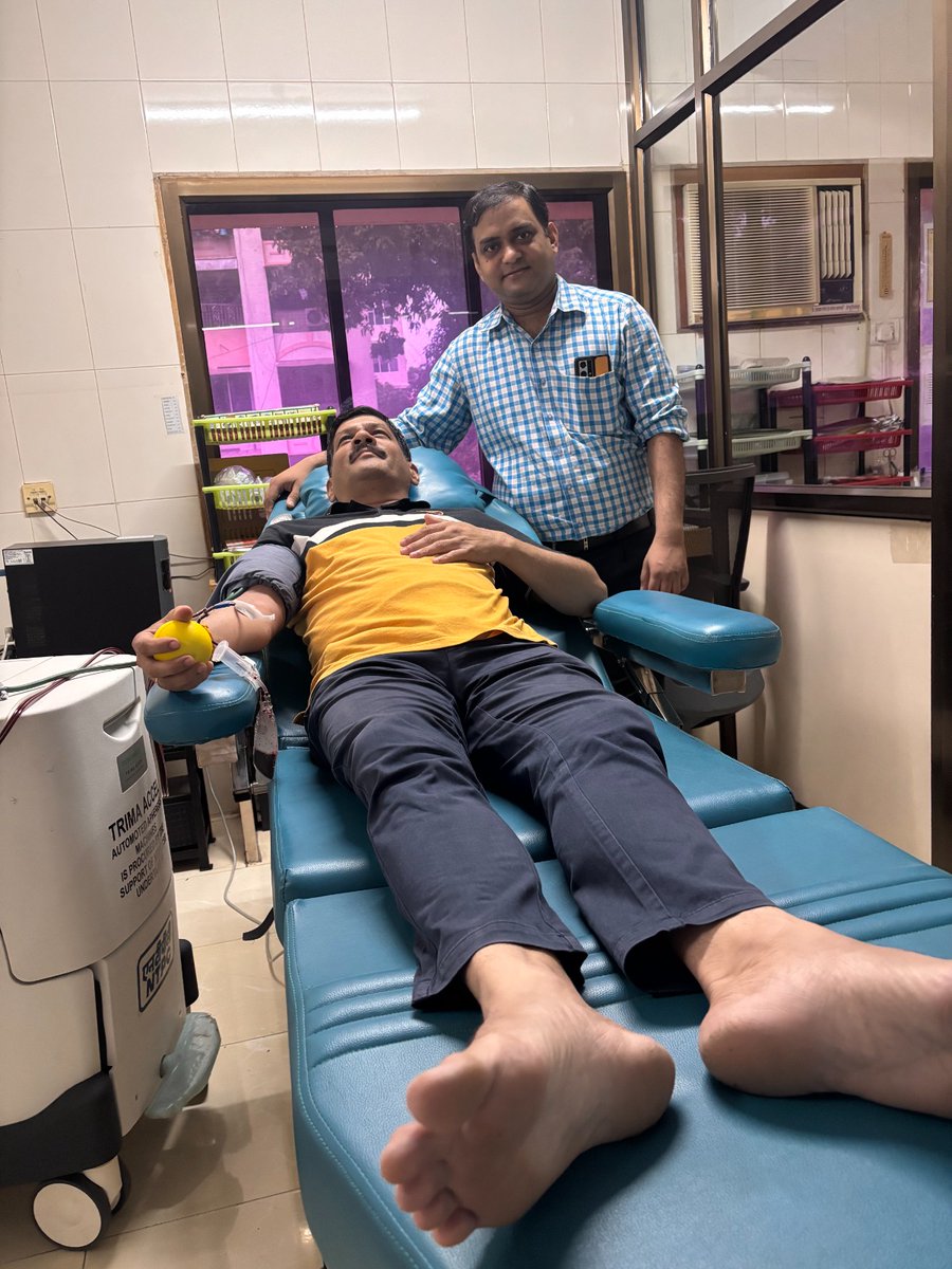 ठाण्यातील कै. वामनराव ओक रक्तपेढी इथे नुकतंच प्लेटलेट्स डोनेशन केलं. हे कदाचित 20 वं प्लेटलेट्स डोनेशन असावं. कोरोना काळात प्रसाद अग्निहोत्री यांच्या प्रेरणेने पहिल्यांदा प्लेटलेट्स दिल्या होत्या. 

#MilindBhagwat #PlateletDonation #BloodDonation #DonateForLife #SaveLives