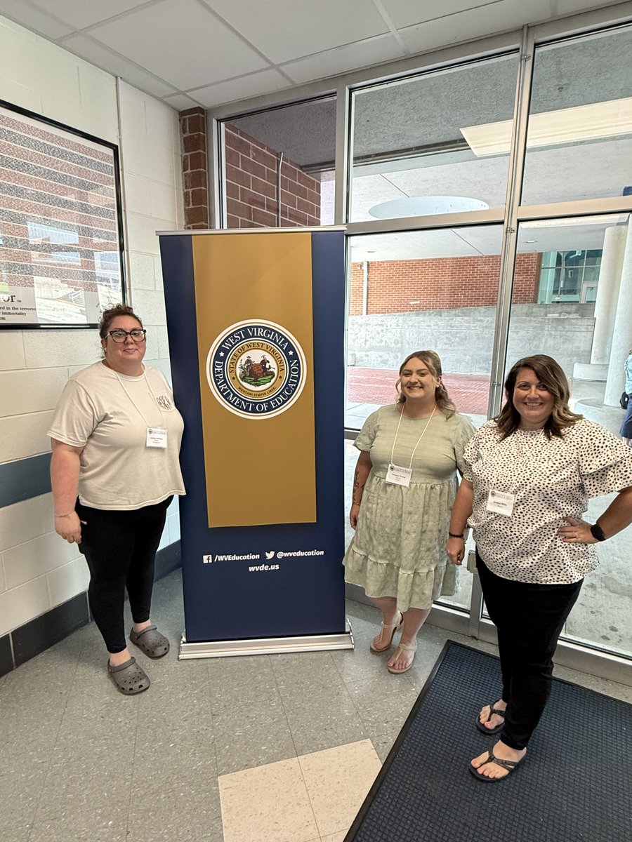 mercer_schools's tweet image. Elementary &amp;amp; Pre-K Supervisor Amber Riffe and Mercer County teachers attended the Pre-K &amp;amp; Elementary Social Studies Standards Roll-Out Sessions to bring back fresh ideas and strategies for our youngest learners! 📚✨ #MercerCountySchools #SocialStudies