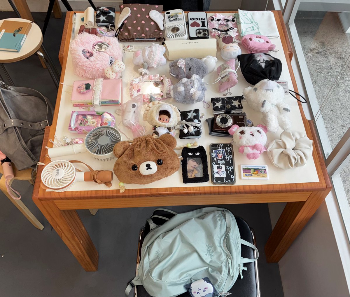 angellictk's tweet image. 여자 셋 모이면
빵 먹는다… #팡이빵