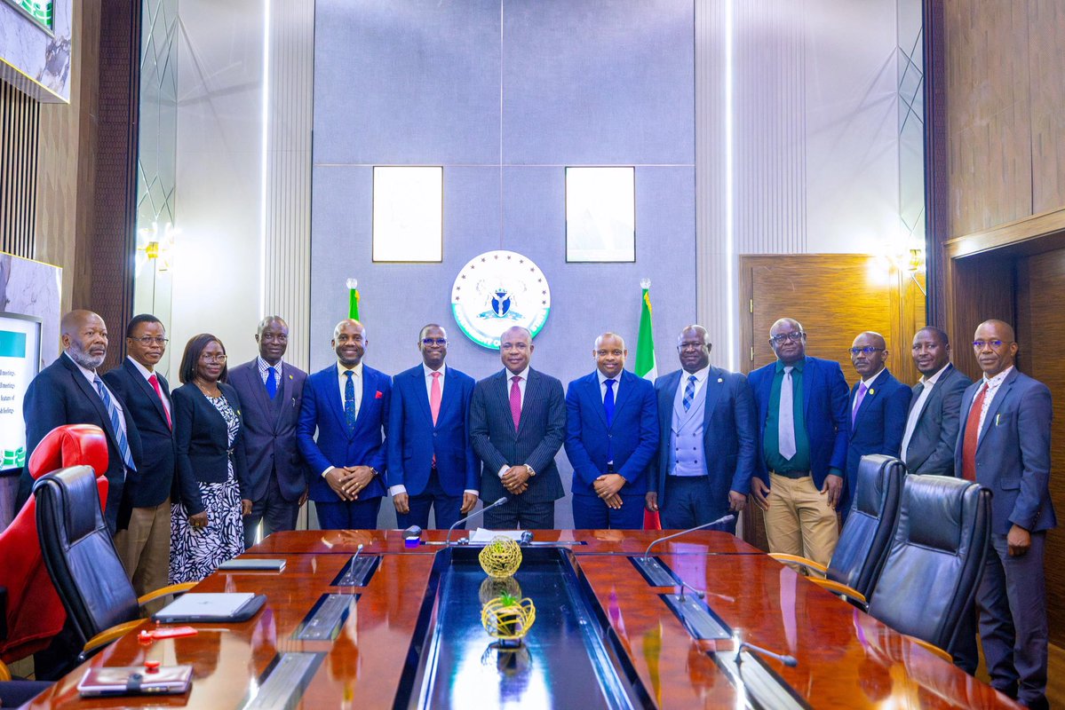 PNMbah's tweet image. I was pleased to receive the Chairman of the ICPC, Dr. Adamu Aliyu, SAN, at the Government House, Enugu, yesterday, as he visited for a roundtable engagement with Attorneys General from the South East. The conversation aligns strongly with our governance philosophy — anchored on…