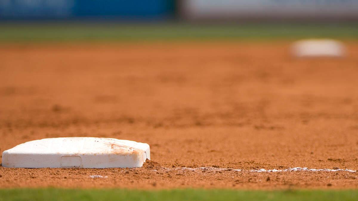 The Proper Way To Beat The Throw To First | MIX 107.7 | Mix Morning Show! mix1077.iheart.com/featured/mix-m…