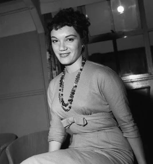 Sad news hearing of the death of CONNIE FRANCIS today. 
American pop singer, actress and top-charting female vocalist of the late 1950s &amp; early 1960s. She was 87.  She had a string of hits: Lipstick On Your Collar, Stupid Cupid, Who’s Sorry Now, Where The Boys Are, Mama…. RIP 🕊️