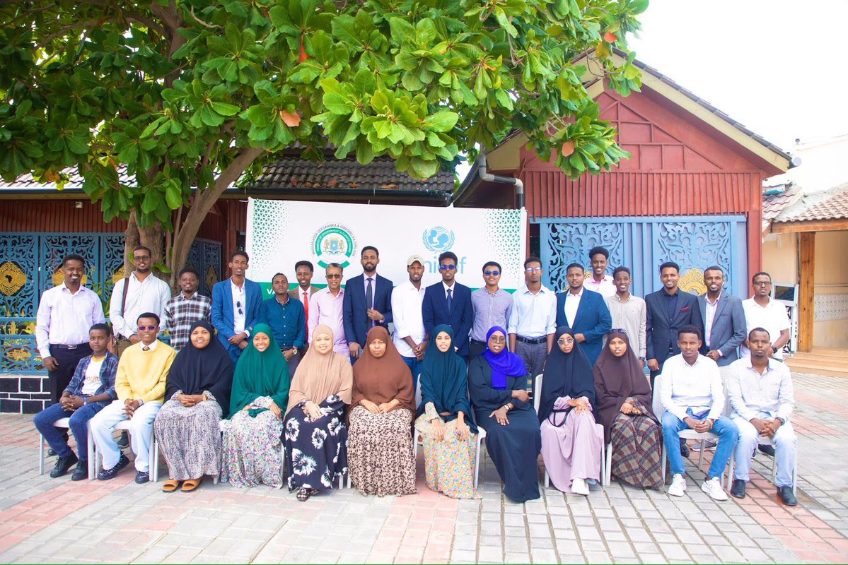 MoECC_Somalia's tweet image. The @MoECC_Somalia, in partnership with UNICEF, held a national workshop in Mogadishu on youth and children’s role in climate action. Opened by DG Mr. Abdirisak Ahmed Ali, the plan was endorsed to empower young voices for a greener, resilient Somalia.