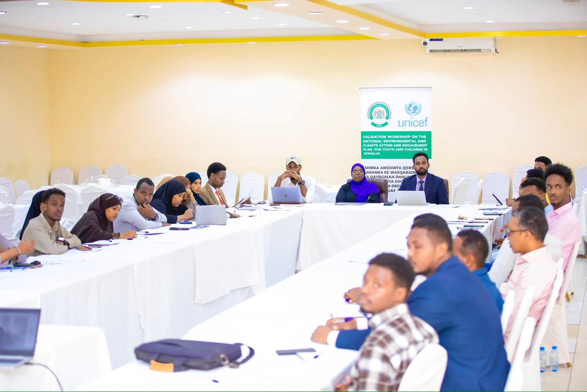 MoECC_Somalia's tweet image. The @MoECC_Somalia, in partnership with UNICEF, held a national workshop in Mogadishu on youth and children’s role in climate action. Opened by DG Mr. Abdirisak Ahmed Ali, the plan was endorsed to empower young voices for a greener, resilient Somalia.