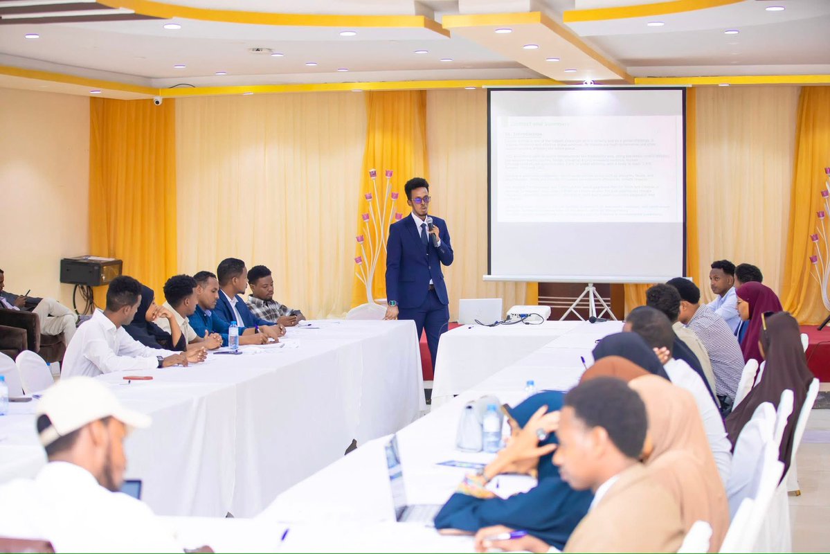 MoECC_Somalia's tweet image. The @MoECC_Somalia, in partnership with UNICEF, held a national workshop in Mogadishu on youth and children’s role in climate action. Opened by DG Mr. Abdirisak Ahmed Ali, the plan was endorsed to empower young voices for a greener, resilient Somalia.