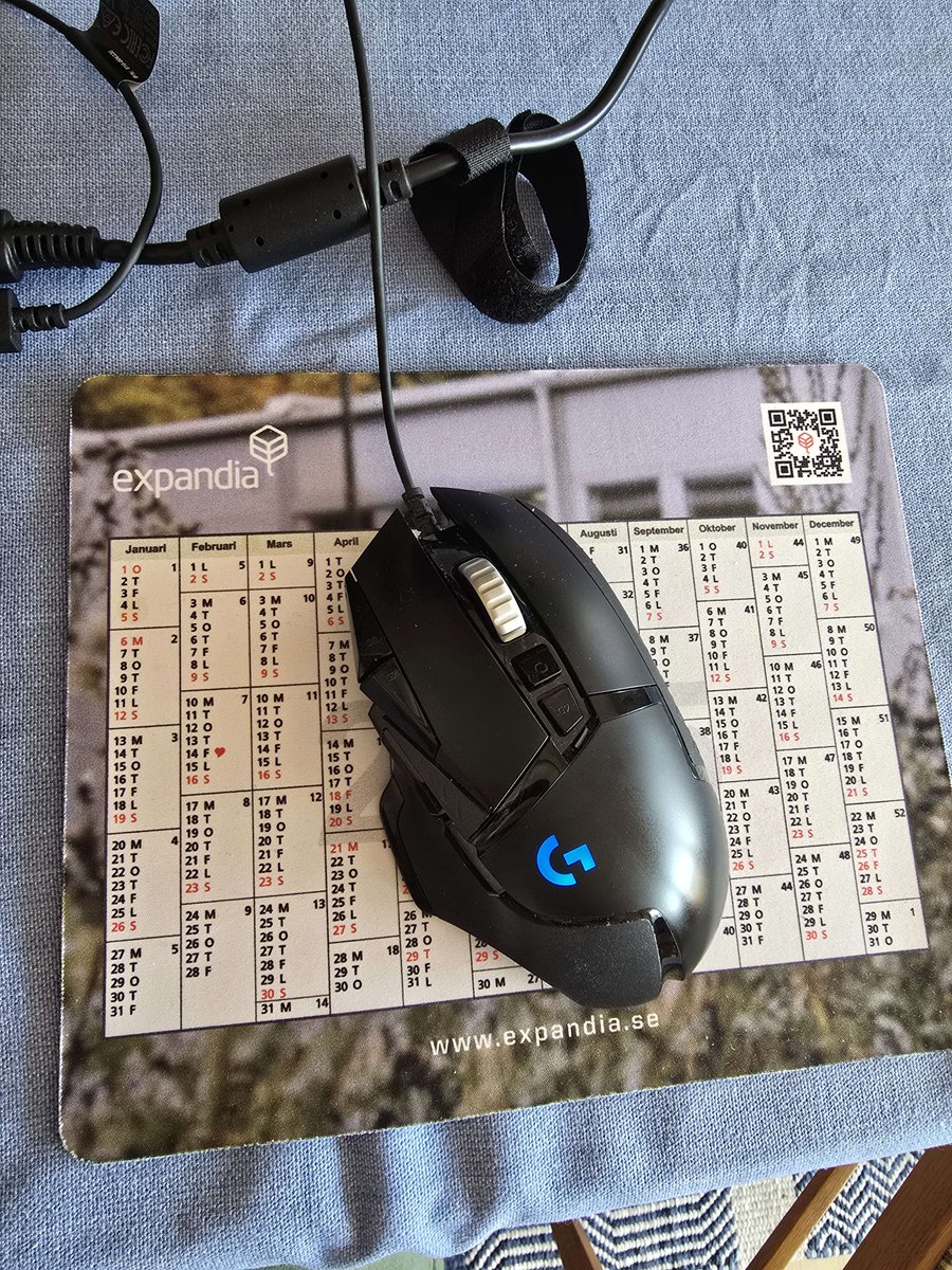 Schnobben's tweet image. I&apos;m at the summer house, rate the mousepad situation