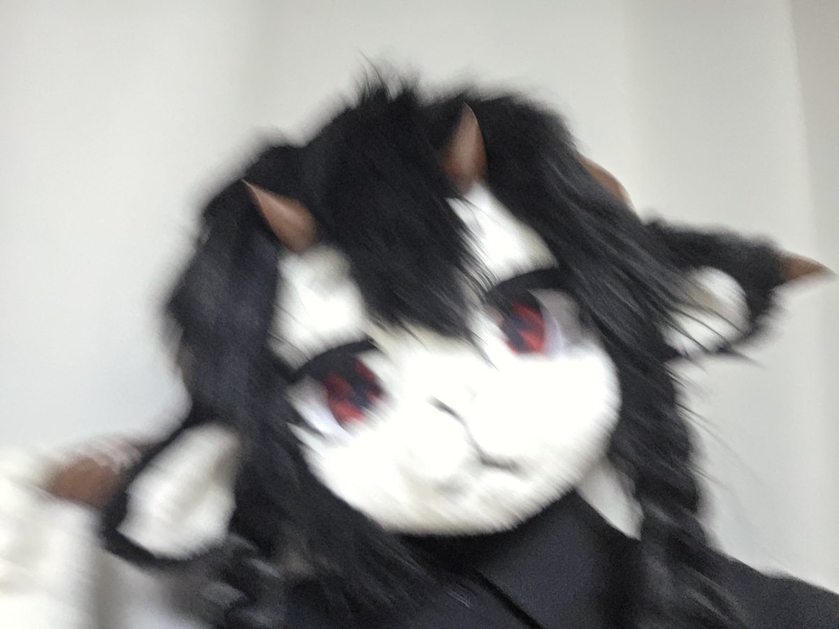 #마리아_퍼슈트 #FursuitEveryday
난 카메라보다 빠르지롱!😆
I'm faster than the camera@!😆