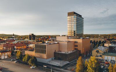 DH_Danmark's tweet image. **Verdensklasse Udmærkelse!** 

Dyk ind i en imponerende verden af D+H-teknologi, der strækker sig over lufthavne, skoler, hoteller, indkøbscentre og endda fantastiske museer og komplekse kontorbygninger. 🏢🏨🎨

Klik her:  ow.ly/qU7B50Wr7nt

#Byggeri #dkbyg