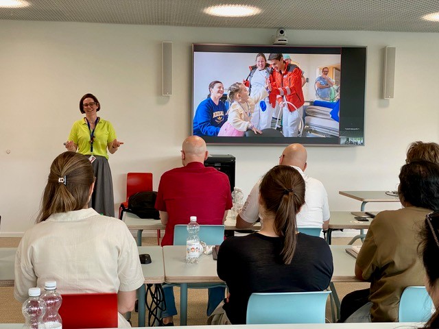 emba_uzh's tweet image. We just wrapped up an intense and inspiring week in the Executive MBA at the University of Zurich!
First we explored Economics & Behavioral Decision Science with Prof. Dr. Björn Bartling — diving into how rational decisions are made, why we often deviate from them, and how to…