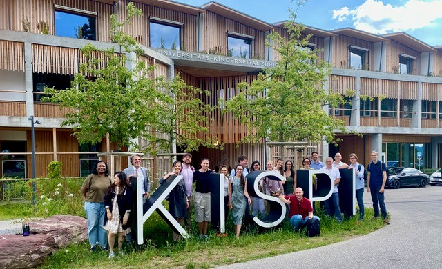 emba_uzh's tweet image. We just wrapped up an intense and inspiring week in the Executive MBA at the University of Zurich!
First we explored Economics & Behavioral Decision Science with Prof. Dr. Björn Bartling — diving into how rational decisions are made, why we often deviate from them, and how to…