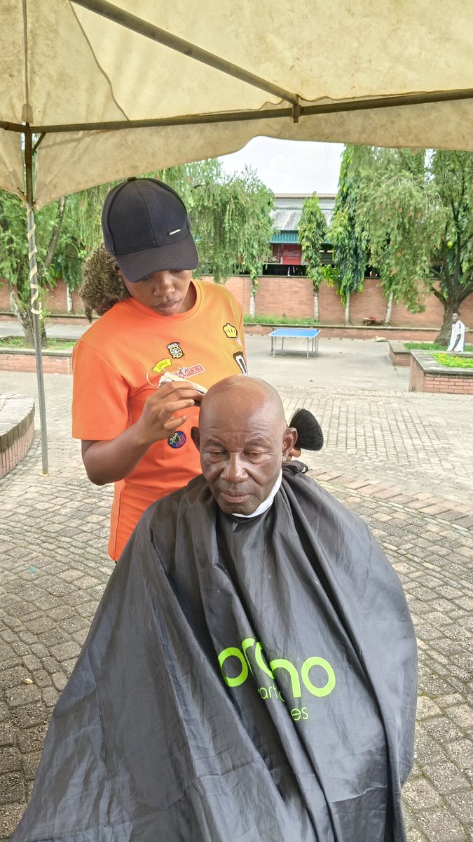 We are Live, Join us before it's too late.

Free barbing is ongoing at Ibom plaza, AkwaIbom State.

#obidientdayofservice