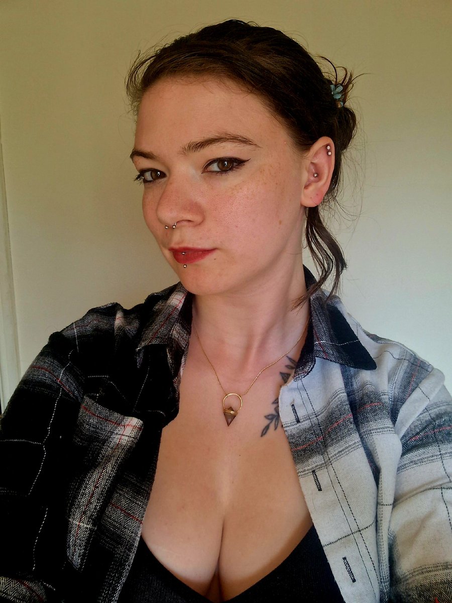 EmberShadow2's tweet image. Just me aiming to be your favourite indie game streamer :3