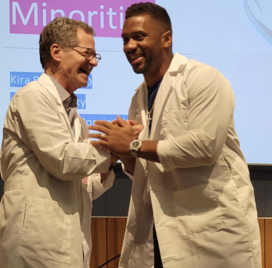 BenjaminAbella's tweet image. That time when a legendary @NFL quarterback drops by your Emergency Medicine intern welcome day! Thanks @DangeRussWilson - you were amazing.
#mountsinai #emergencymedicine @MountSinaiEM
@SLREM