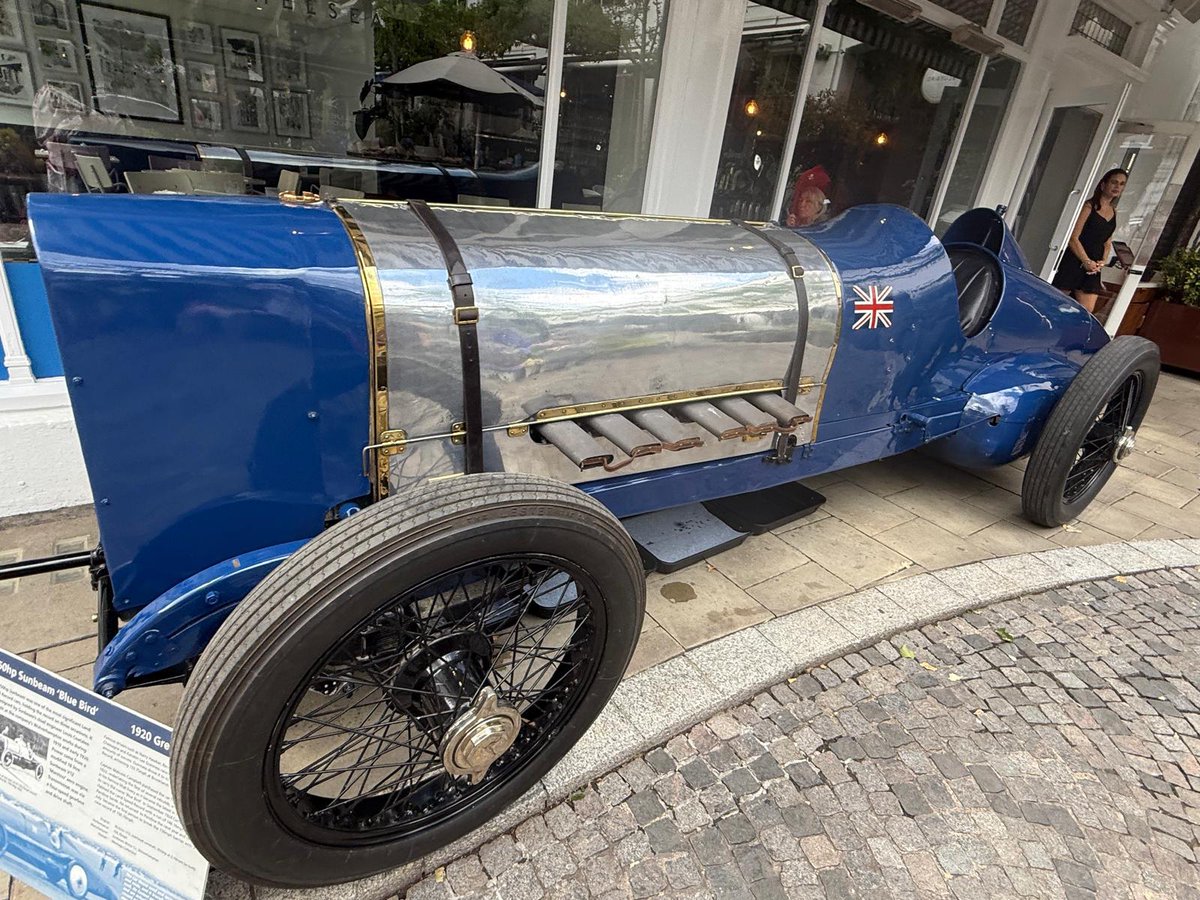Bluebird Chelsea, the iconic restaurant, proudly hosted a spectacular celebration last night, Wednesday 16 July, marking the centenary of Sir Malcolm Campbell’s ground-breaking 150mph land speed record at Pendine Sands in 1925.  Read more: bit.ly/4lybto1