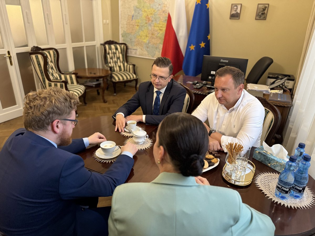 poselTTrela's tweet image. O rekordowym budżecie i rozwoju cyfryzacji w województwie łódzkim – i nie tylko. Dziś Łódź odwiedził wiceminister cyfryzacji @DStanderski . ✅🤝
