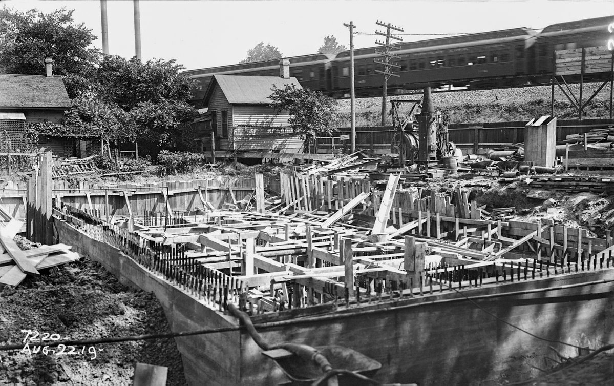 MWRDGC's tweet image. Historical Photo of the Day: Construction of the Evanston Sewer Pumping Station on August 22, 1919. Learn how the #MWRD protects the water environment for Chicago and 128 suburban communities on our YouTube Channel 📽⬇️
youtu.be/__yXMrBYek4
🏗💧💩🧪🧫🔬🌊🌞