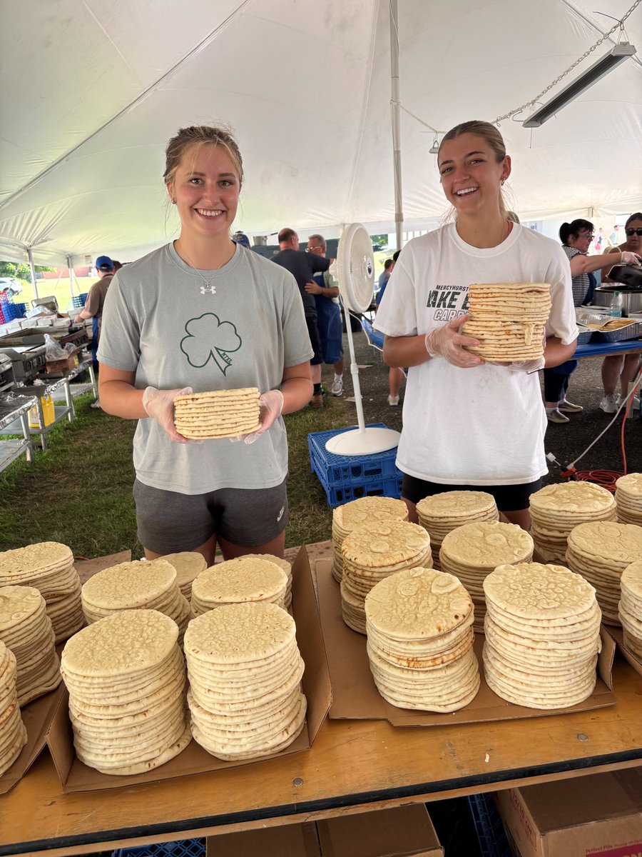 HurstWBB's tweet image. We had a blast volunteering at Erie&apos;s annual Greek Festival last weekend! ☘️🤩🇬🇷

#HurstAthletics I #HurstisHome