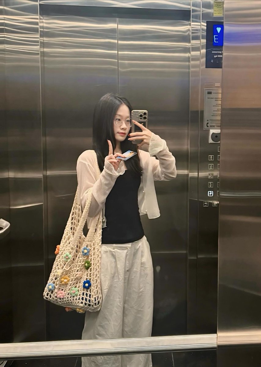 ryanpsy1497's tweet photo. Bên ngoài đanh đá nhưng đến lúc... thì chiều hết nấc https://t.co/xkieKYe5DL