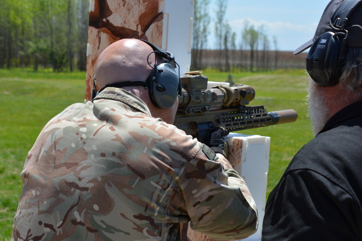 CPEGround's tweet photo. 🇺🇸🤝🇬🇧 We hosted our British Allies for a range day as NGSW fielding expands! They got hands-on with the M7, M250, MK22 PSR, FWS-I &amp; FWS-S 🔫 Strengthening partnerships &amp; readiness to win tomorrow’s wars 💪 #PEOSoldier #NGSW #AlliedForces #Lethality #Readiness https://t.co/fnobir75W0