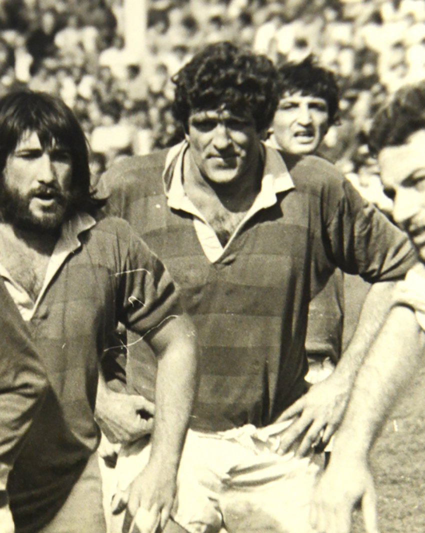 FCGrugby's tweet image. ðððð§-ðð¢ðð«ð«ð ððÌðð®ð¬ ð§ðšð®ð¬ ð ðªð®ð¢ðððÌð¬
Câest avec une profonde tristesse que le club a appris le décÚs de Jean-Pierre Gébus.
Joueur emblématique du FC Grenoble Rugby, il a évolué au poste de deuxiÚme ligne au sein de lâéquipe premiÚre de 1978 à 1983.âŠ