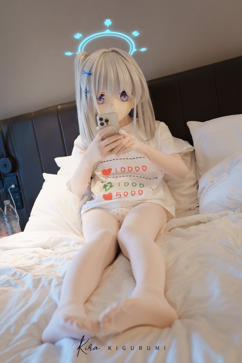 🐰
小手机真好玩！

📷：<a href="/xff9800/">小菲菲pro</a> 

#月雪宫子 #月雪ミヤコ #蔚蓝档案 #BlueArchive