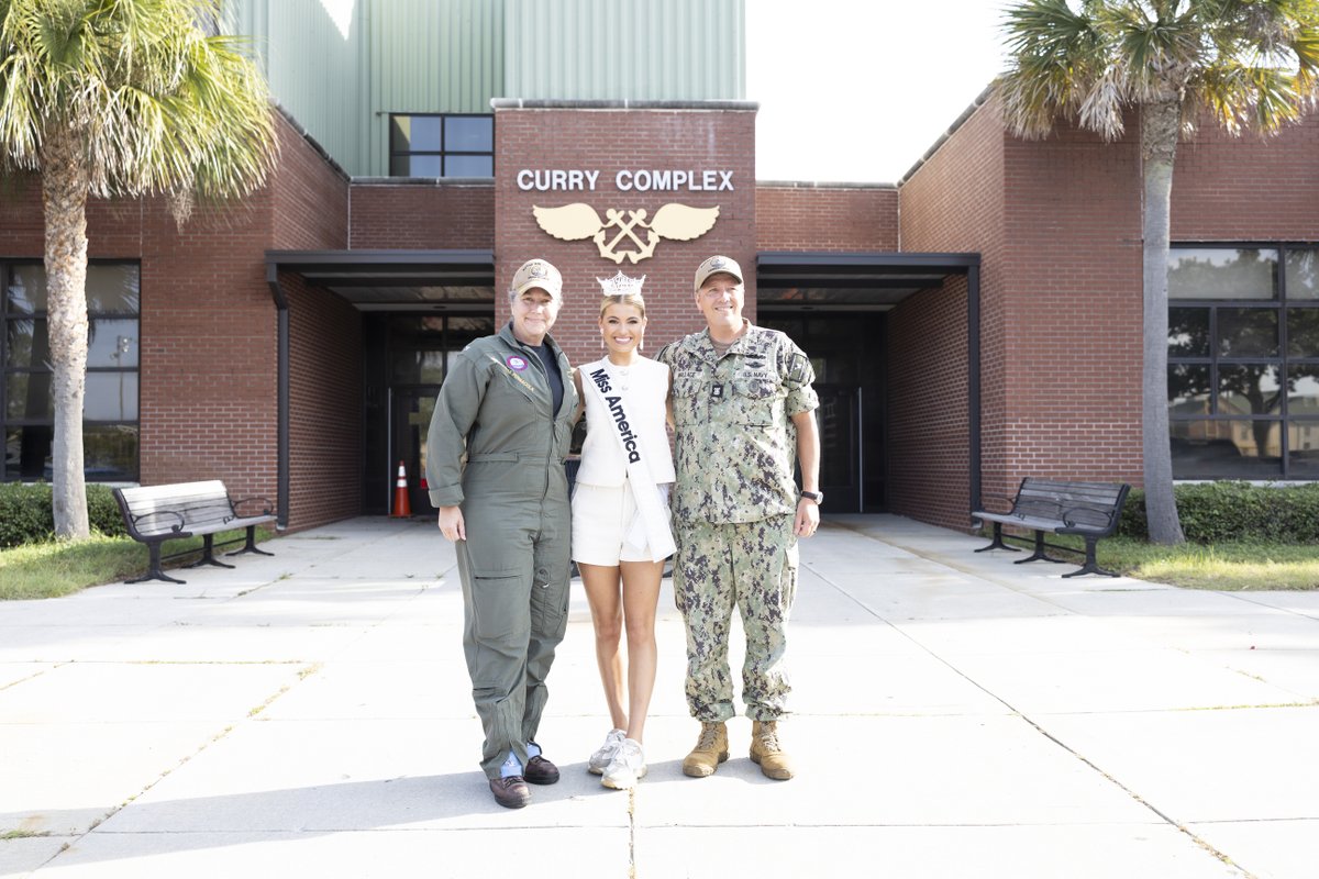 Miss America 2025 Abbie Stockard, an Alabama native, greets NAS Pensacola Commanding Officer Capt. Chandra 'Mamasan' Newman and NAS Pensacola Command Master Chief Jim Wallace July 15 before a tour of the installation and its tenant commands.
#CNRSE #NASP #NETCHQ #missamerica