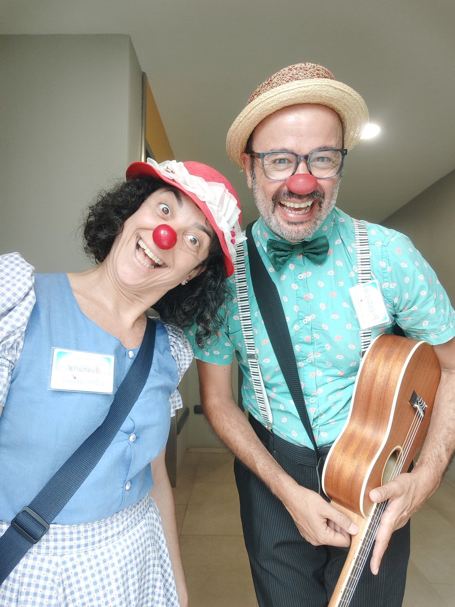 Clowntigo Payasos H. (@clowntigo) on Twitter photo Cuantas historias de vida nos llevamos cada jueves en el Hospital Cruz Roja.
El mejor cuidado: escuchar al que tienes al lado.
Con el <a href="/FundAlimerka/">Fundación Alimerka</a>
#clowntigopayasasdehospital Cuantas historias de vida nos llevamos cada jueves en el Hospital Cruz Roja.
El mejor cuidado: escuchar al que tienes al lado.
Con el <a href="/FundAlimerka/">Fundación Alimerka</a>
#clowntigopayasasdehospital