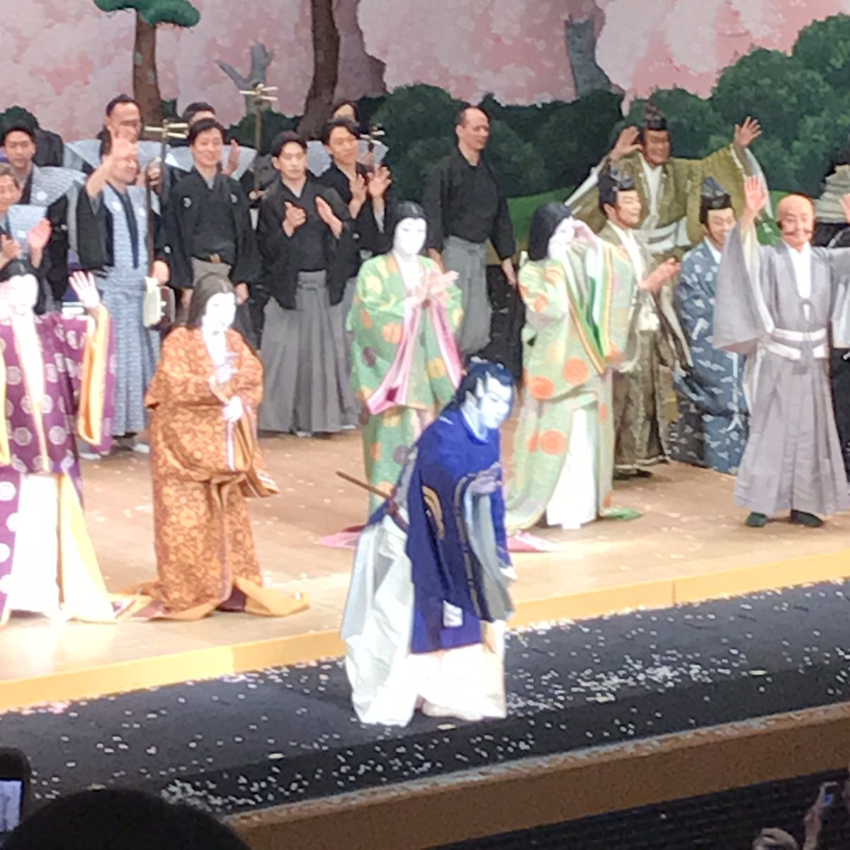 owamaruu's tweet image. 刀剣乱舞の歌舞伎観てきた〜2階左横の席だったから花道は見えなかったけど、それでも面白かったしグッときた…すごくきれいに歌舞伎に落とし込んでて違和感なかったなぁ