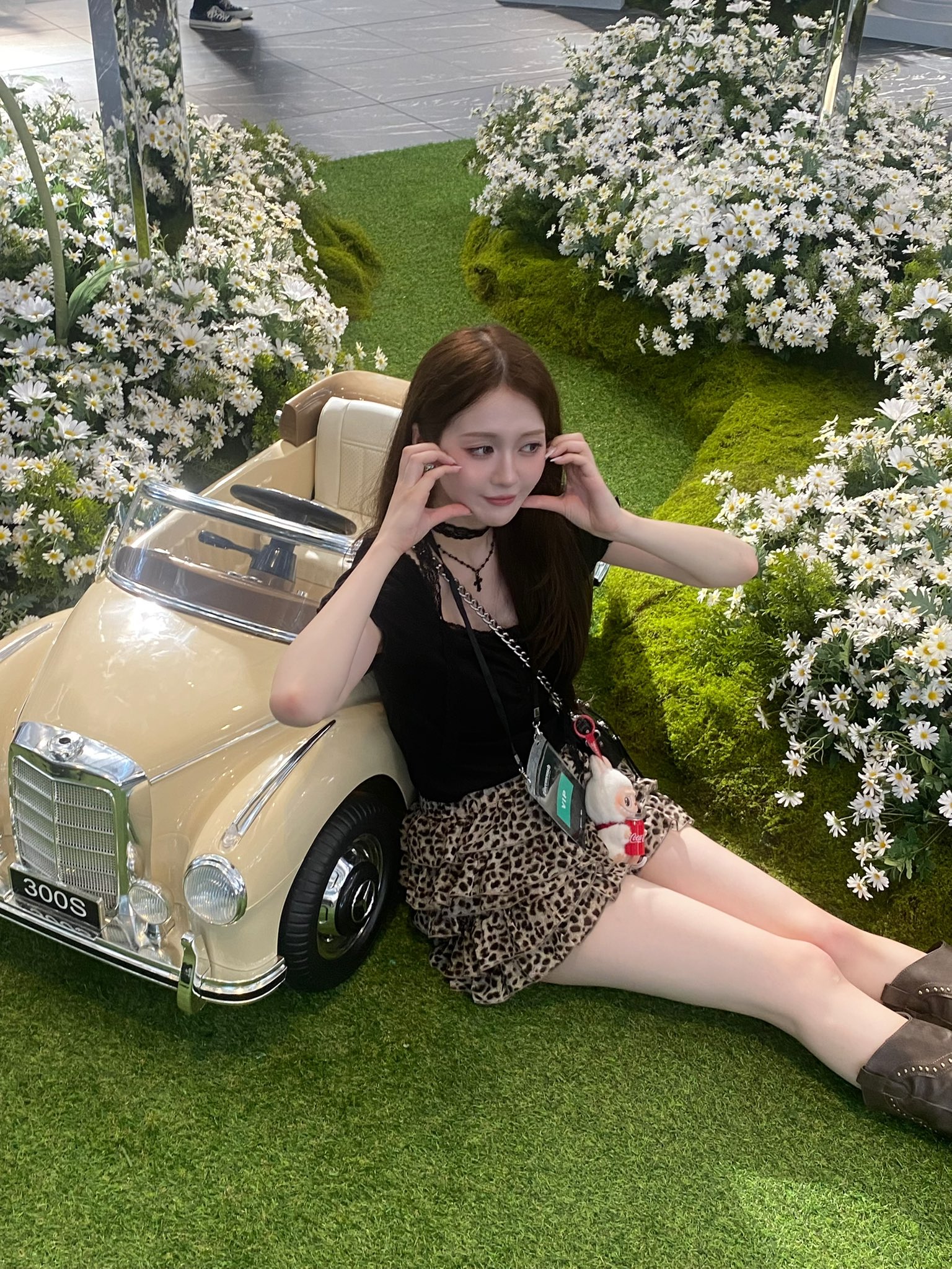 chisat♡ページ 最終未来少女 「AISEECHAT」MVも引き続き、ぜひたくさんみてね