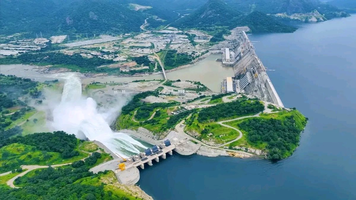 sputnik_africa's tweet image. 🚀 🌍 Africa’s largest dam will generate $1 billion annually—but its impact goes far beyond revenue, Ethiopian officials say. 

Here’s why the Grand Ethiopian Renaissance Dam (GERD) is a game-changer 🧵👇

1/8