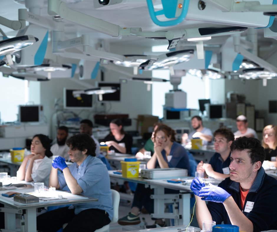 RCSI_Irl's tweet image. 100 surgical trainees took part in the RCSI Surgical Bootcamp, marking the beginning of their careers as surgeons.
As part of this intensive course, trainees practice technical surgical skills such as tying, suturing and closure.
More: rcsi.com/dublin/news-an…