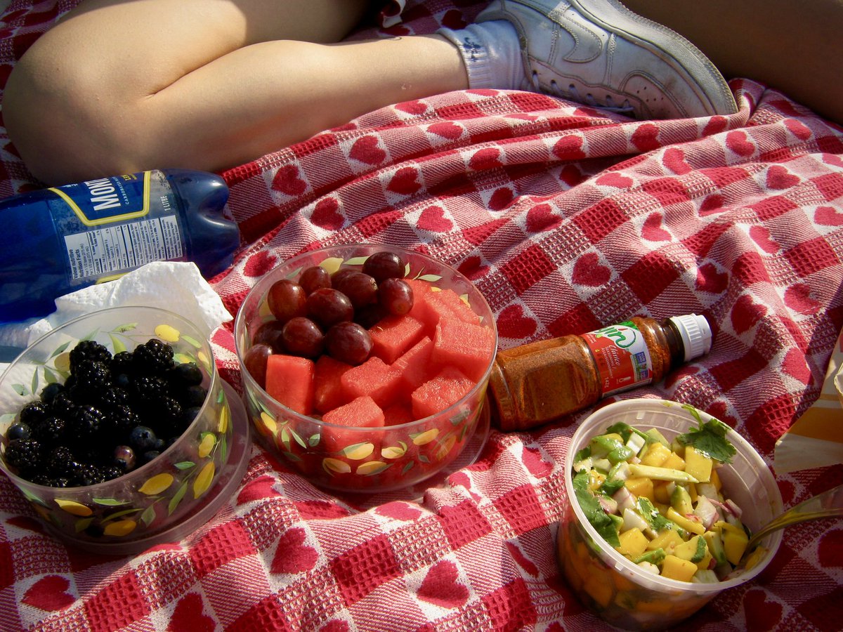 gabrielledrolet's tweet image. shoutout to my godmother who regifted me a digital camera my mom gave her 20 years ago