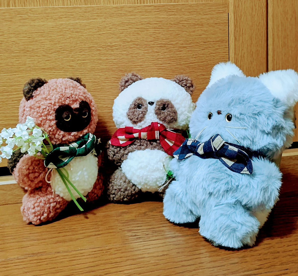OtomoNuinui's tweet image. オーダーいただいたお客様から
素敵なレビューをいただきました♡
ありがとうございます🙇♀️
可愛いお写真もいただきました📸💓
先住ちゃんたちに歓迎されるおねこさん🥁🐱🐼💐
3匹仲良く過ごしてね〜!
#おともぬいぬい