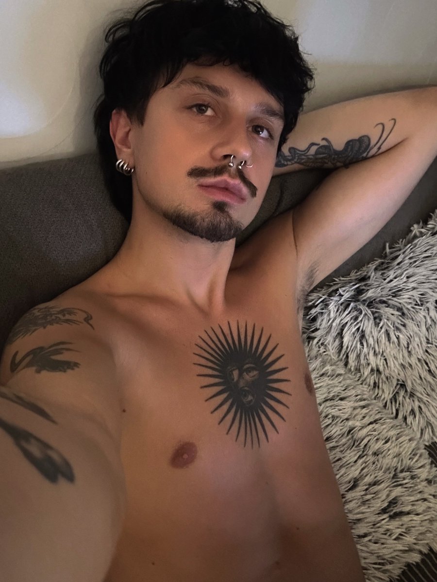 𝕕𝕒𝕧𝕚𝕕 ★ tweet media