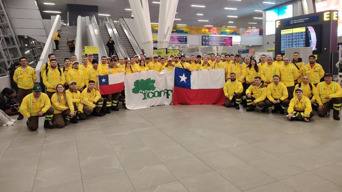 CONAF - Corporación Nacional Forestal (@conaf_minagri) on Twitter photo 🇨🇦 Ya despegaron los 62 brigadistas de #CONAF que van en apoyo al combate de los incendios forestales en la provincia de Alberta, #Canadá.
El equipo permanecerá 32 días en territorio canadiense, reafirmando el compromiso entre <a href="/MinagriCL/">Ministerio de Agricultura de Chile 🇨🇱</a> y el Ministerio de Recursos Naturales de 🇨🇦 Ya despegaron los 62 brigadistas de #CONAF que van en apoyo al combate de los incendios forestales en la provincia de Alberta, #Canadá.
El equipo permanecerá 32 días en territorio canadiense, reafirmando el compromiso entre <a href="/MinagriCL/">Ministerio de Agricultura de Chile 🇨🇱</a> y el Ministerio de Recursos Naturales de